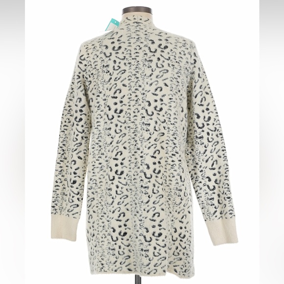 NWT Chic Cream and Black Leopard Cardigan - Picture 2 of 8